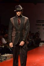 Model walk the ramp for Arjun Khanna at Van Heusen India Mens Week Day 1 on 2nd Sept 2011 (21).JPG